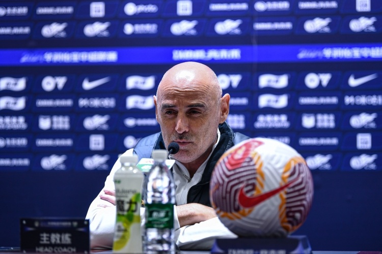 穆斯卡特直面德比現(xiàn)實 承認兩隊處中游 強調(diào)情緒控制與責(zé)任感