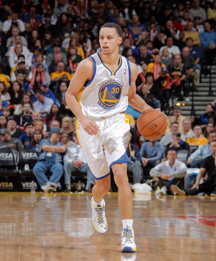 詹姆斯賽后笑談庫(kù)里穿詹10代 稱其從保險(xiǎn)柜取出 詹姆斯賽后笑談庫(kù)里穿詹10代 稱其從保險(xiǎn)柜取出