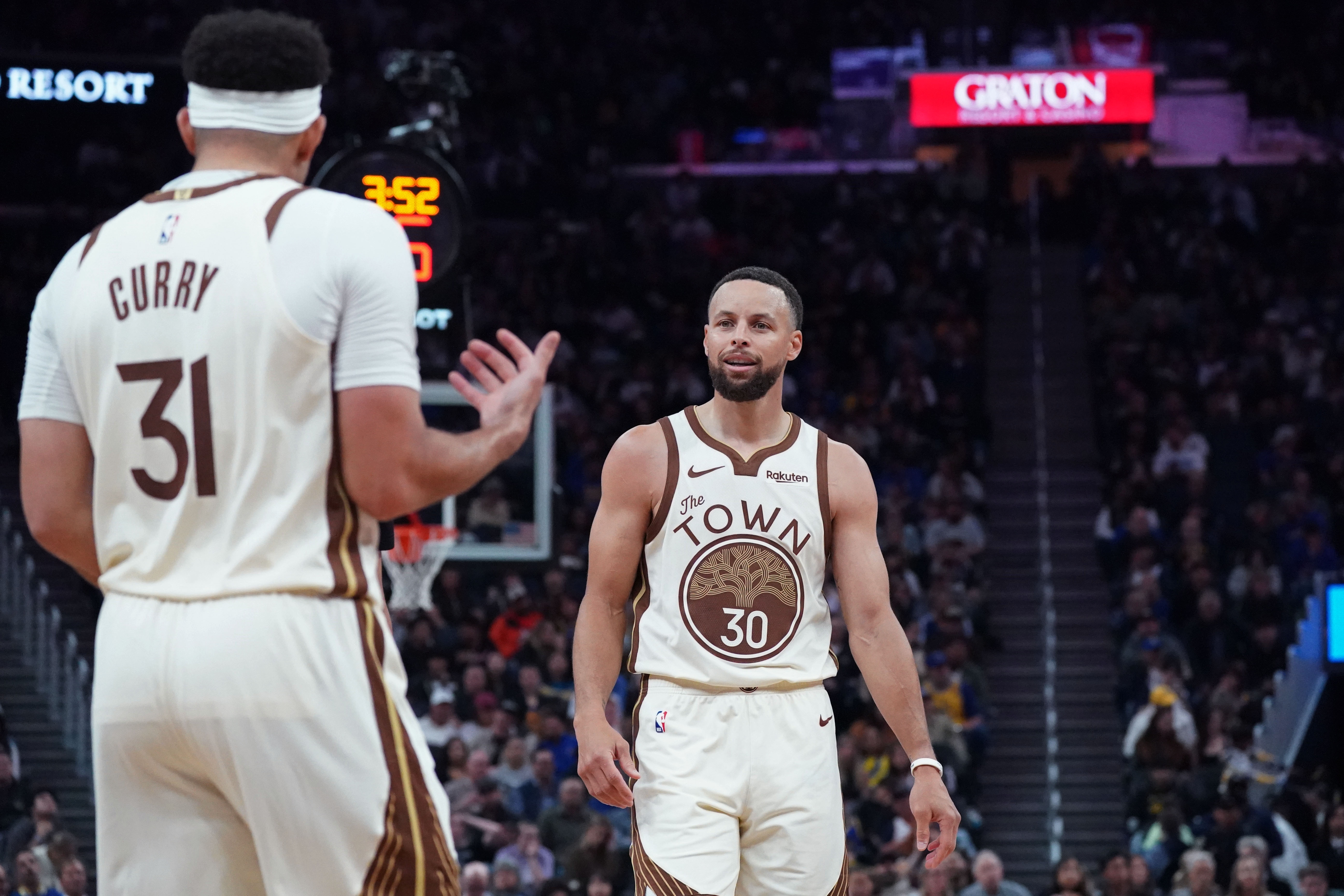 常規(guī)賽收官戰(zhàn)報：湖人輕取太陽鎖定第三 火箭八連勝緊追掘金