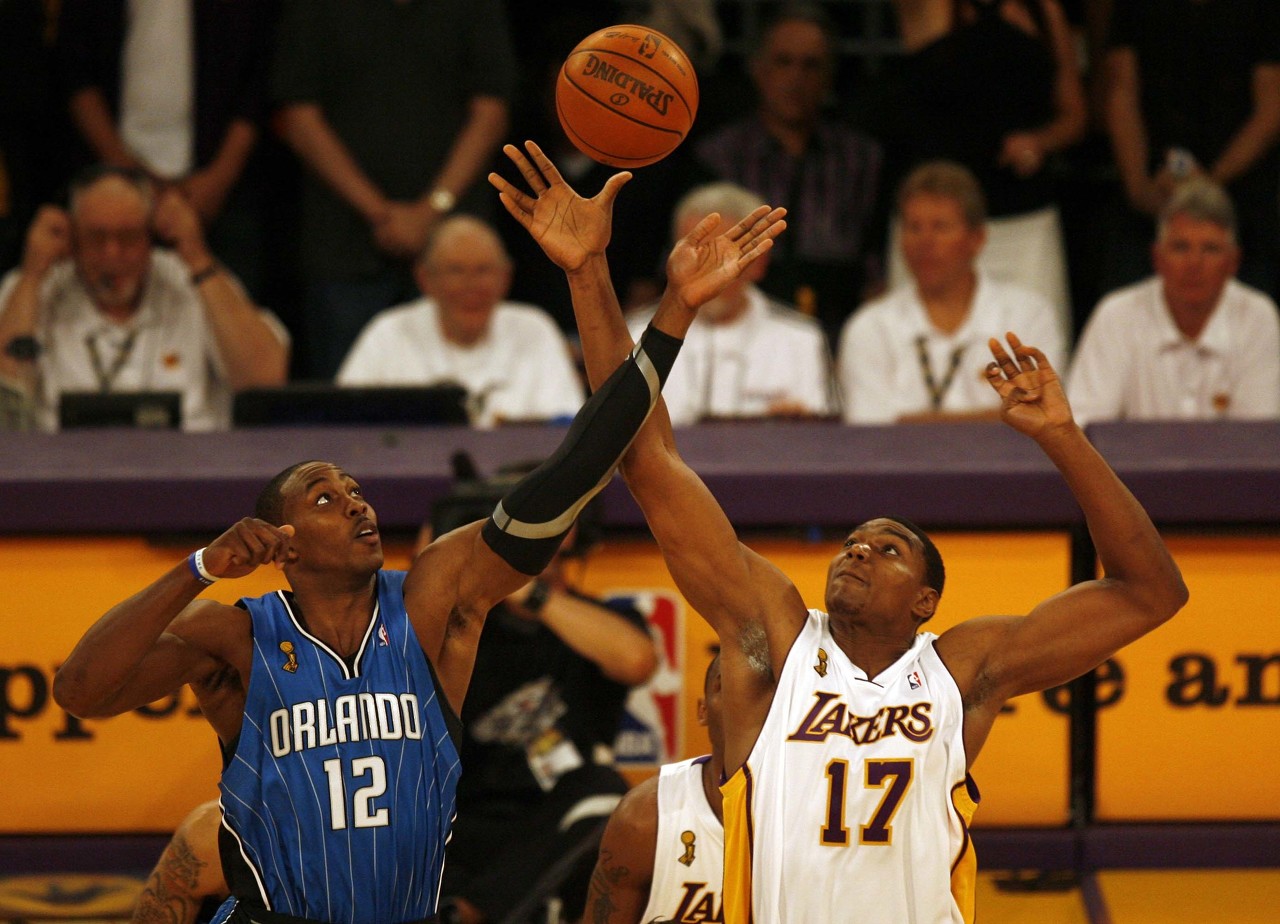 楊毅評(píng)霍華德防守軟肋 下肢力量不足頂防重型中鋒吃虧