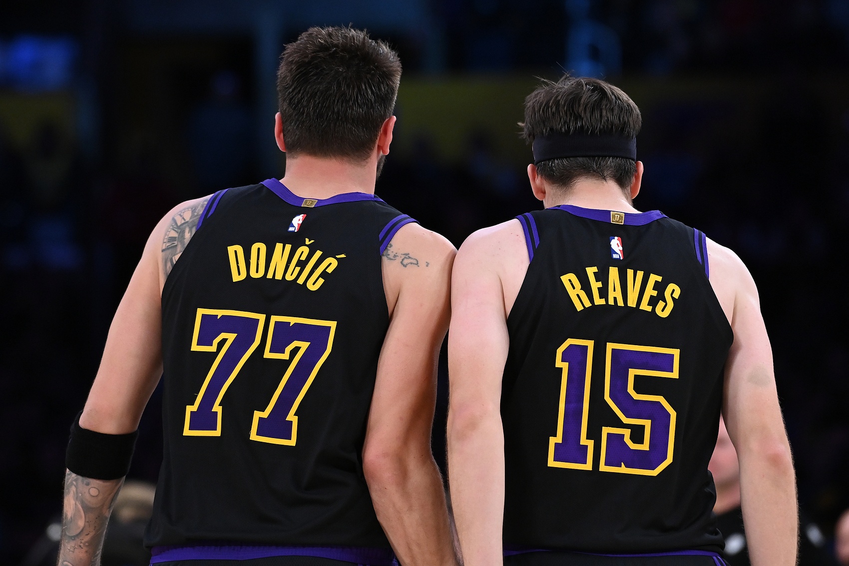 詹皇背靠背統(tǒng)治攻防 湖人鎖定前四主場優(yōu)勢