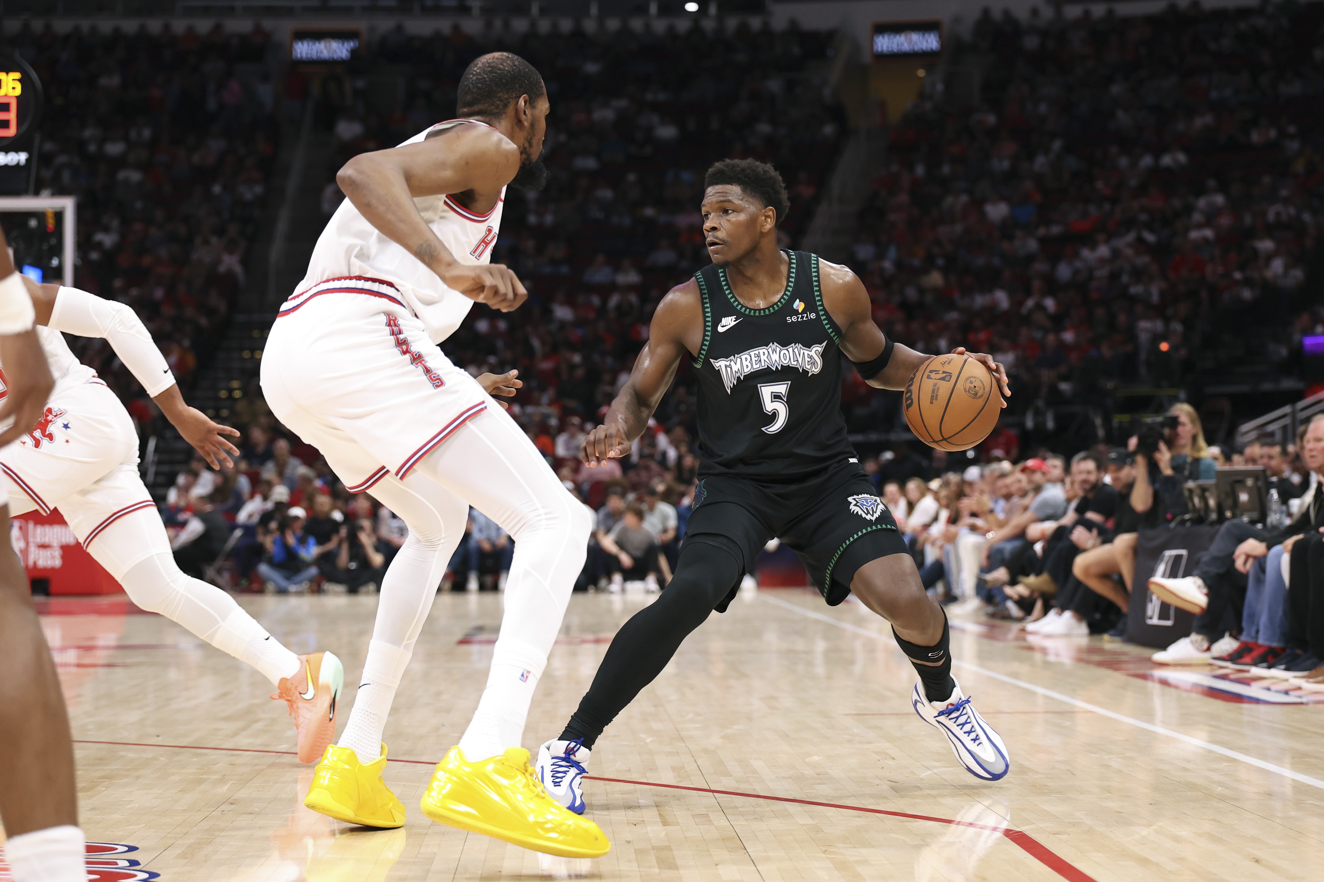 詹皇背靠背統(tǒng)治攻防 湖人鎖定前四主場優(yōu)勢