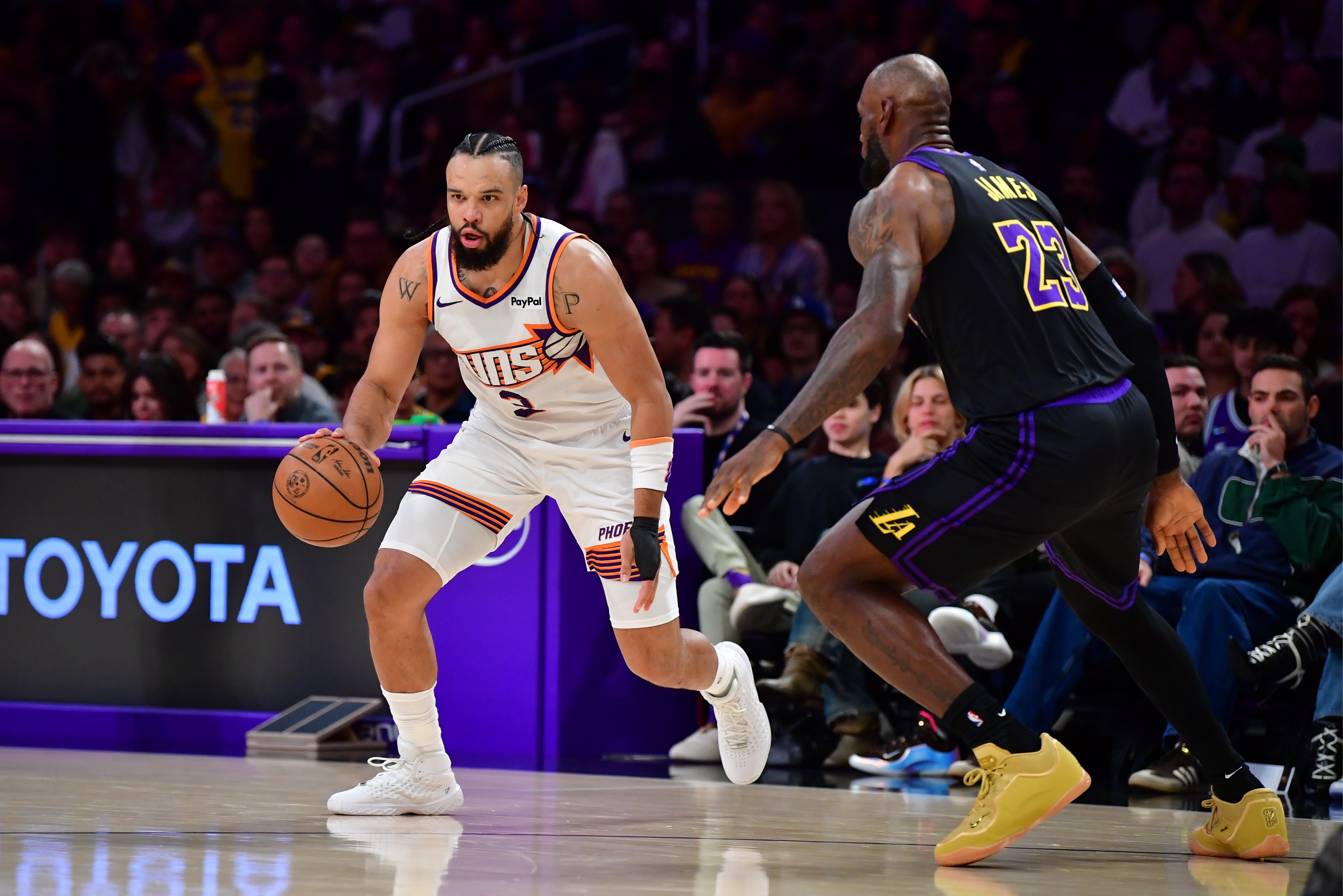 詹皇背靠背統(tǒng)治攻防 湖人鎖定前四主場優(yōu)勢