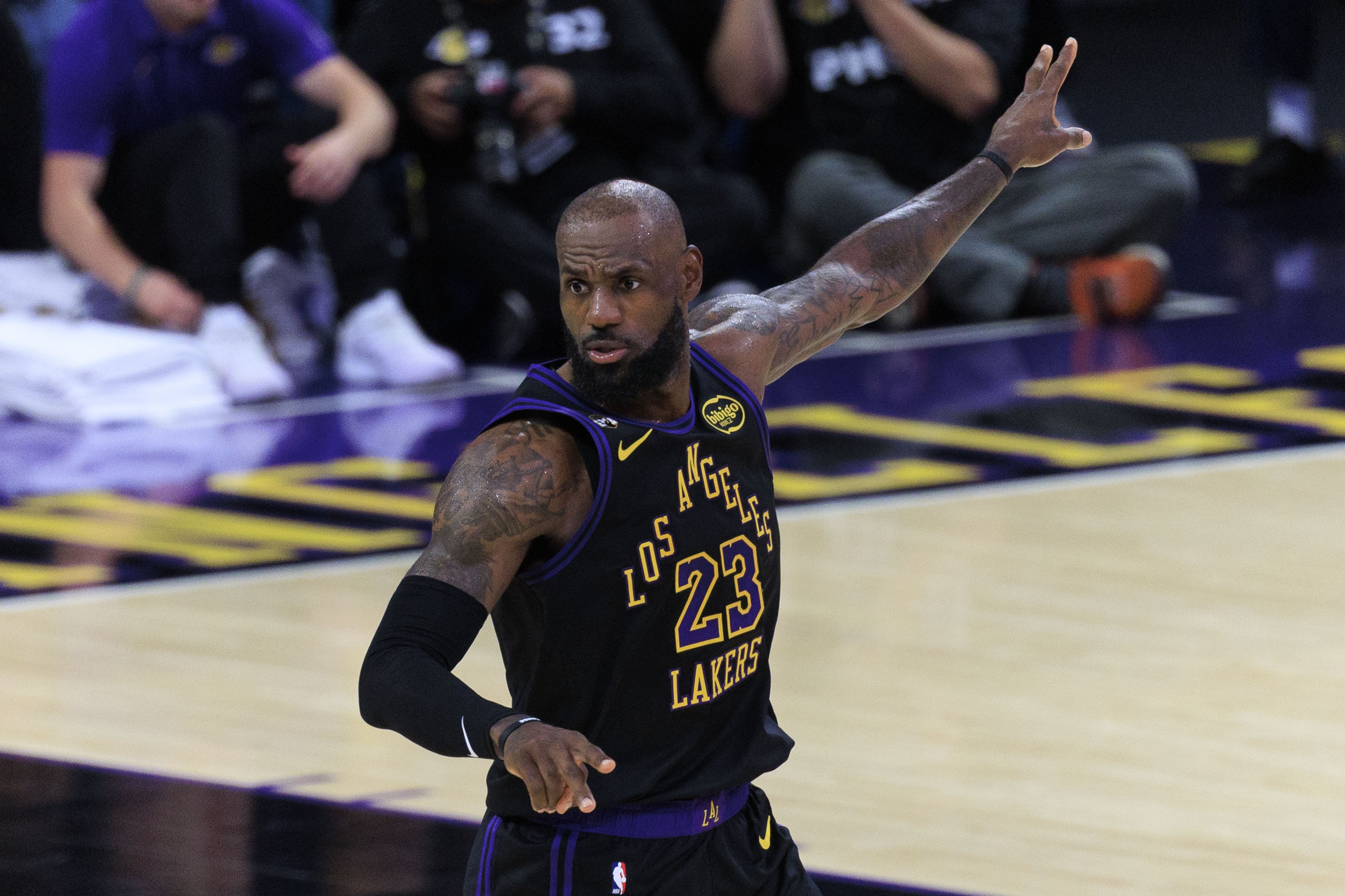 文森特評(píng)巴特勒詹皇對(duì)決 湖人輿論熱度被指夸張 文森特評(píng)巴特勒詹皇對(duì)決 湖人輿論熱度被指夸張