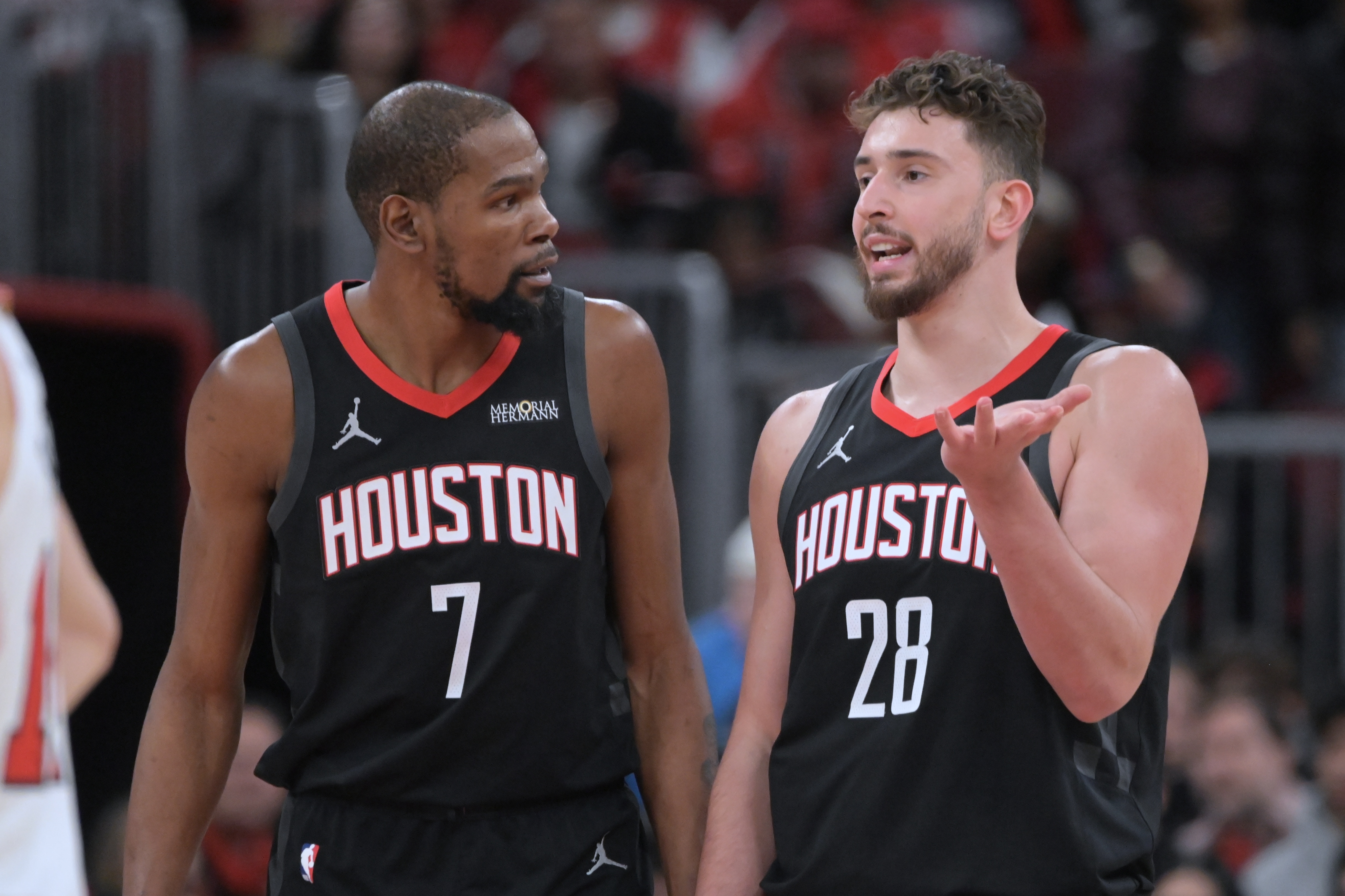 湖火首輪前瞻：艾頓伊森成X因素 詹姆斯獨扛進攻重擔(dān)