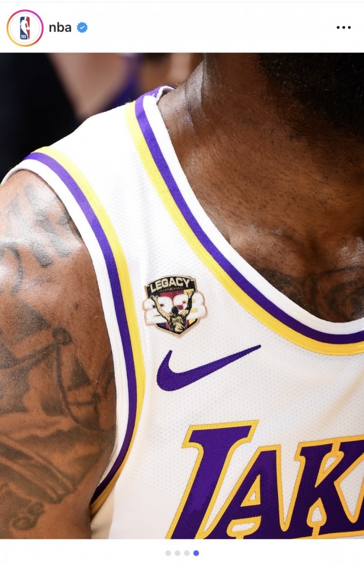 詹姆斯常規(guī)賽收官戰(zhàn)身披紀(jì)念補(bǔ)丁球衣 轉(zhuǎn)發(fā)社媒致敬生涯第23季