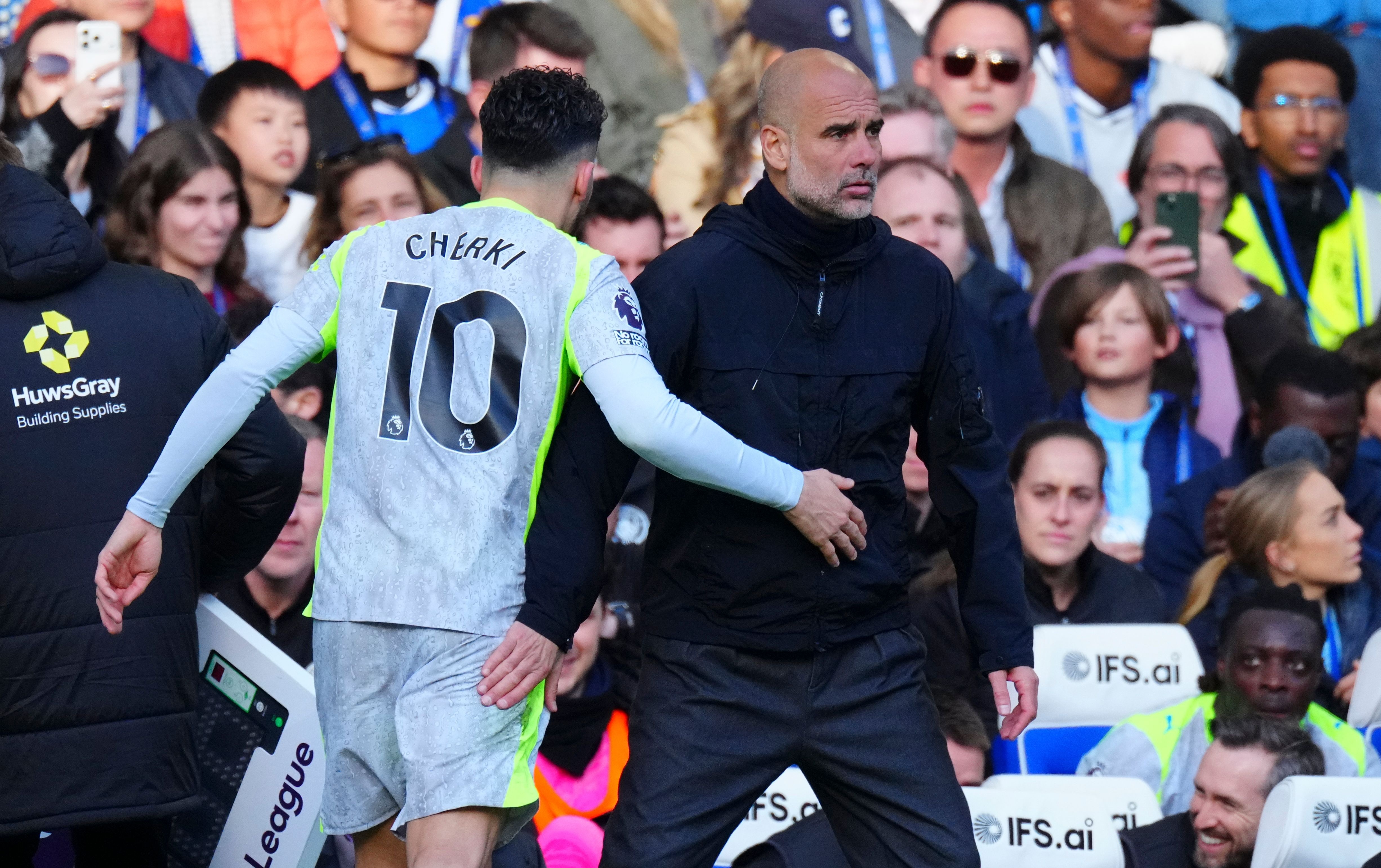 內(nèi)維爾復(fù)盤曼城蛻變 防線重組與B席統(tǒng)治力成爭冠關(guān)鍵