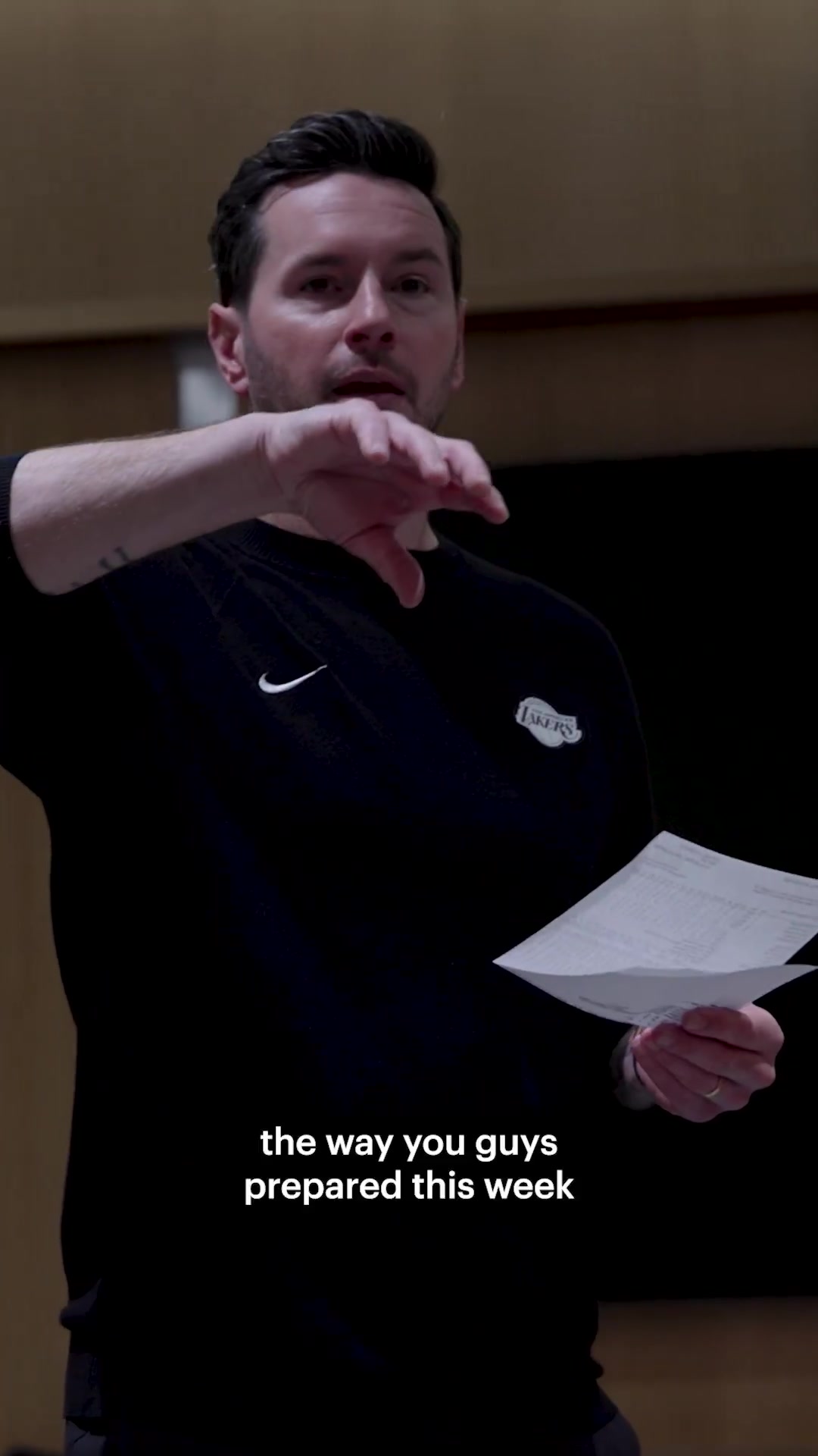 雷迪克更衣室訓(xùn)話：勝利僅是開(kāi)始 湖人仍有巨大提升空間