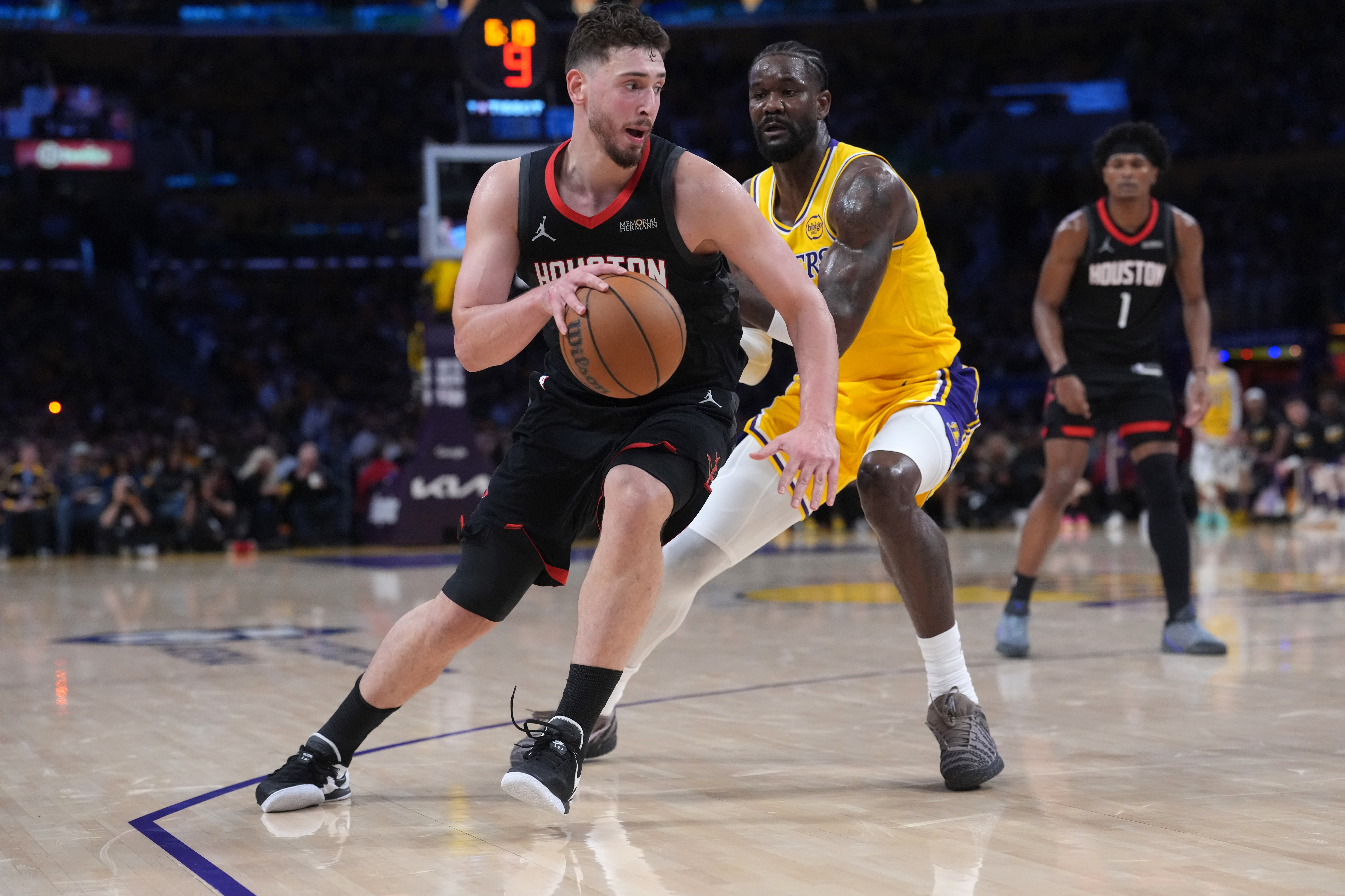 湖人首戰(zhàn)告捷暗藏隱憂 籃板遭爆&失誤20次敲響警鐘